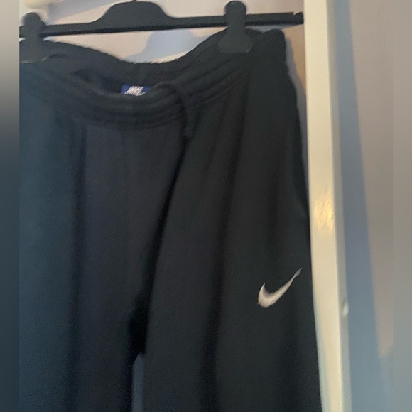Black Nike Hoodie and sweatpants - Picture 5 of 7